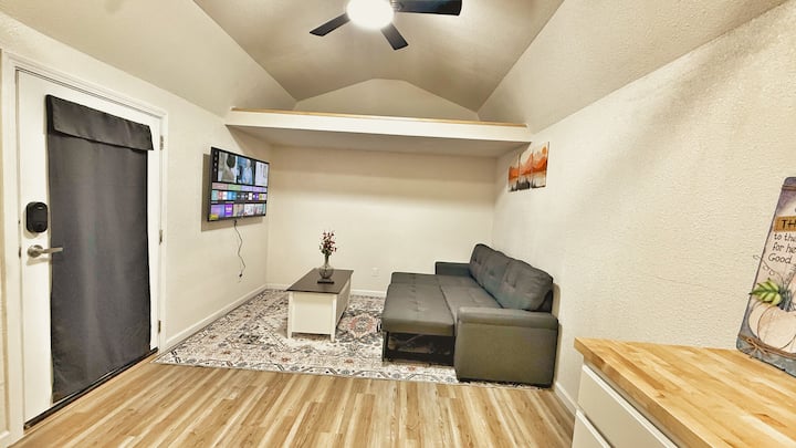 Cozy Private 1 Bed 1 Bath Guest House - Stockton, CA