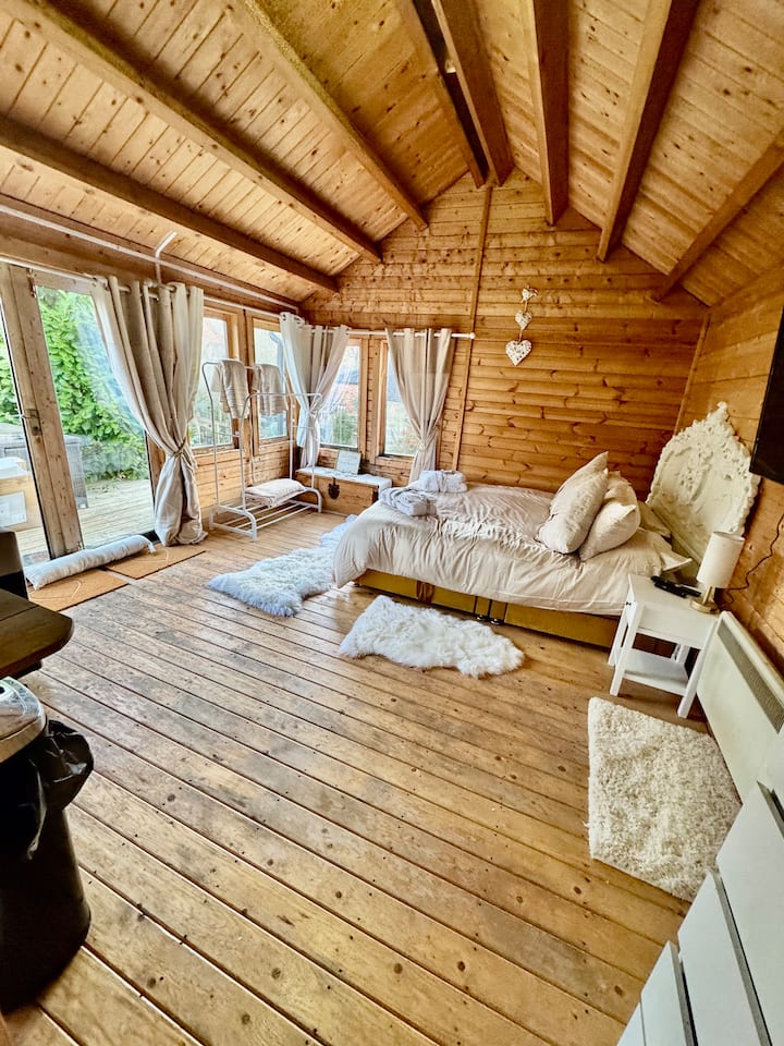 Honeypot Retreat With Hot Tub In Rural Derbyshire - Nottinghamshire