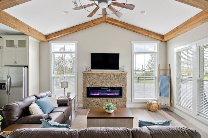 Mary Ann’s Farmhouse – Charm & Comfort On The Farm - Silver Point, TN