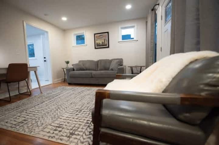 Cozy Retreat- 1 Mile From Uptown Charlotte - Charlotte Douglas Airport (CLT)