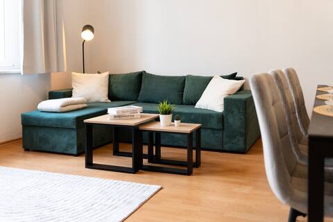 Leistungsstarkes Airbnb: Exclusive Altmarkt-Suite | Central | 120m2 in Cottbus