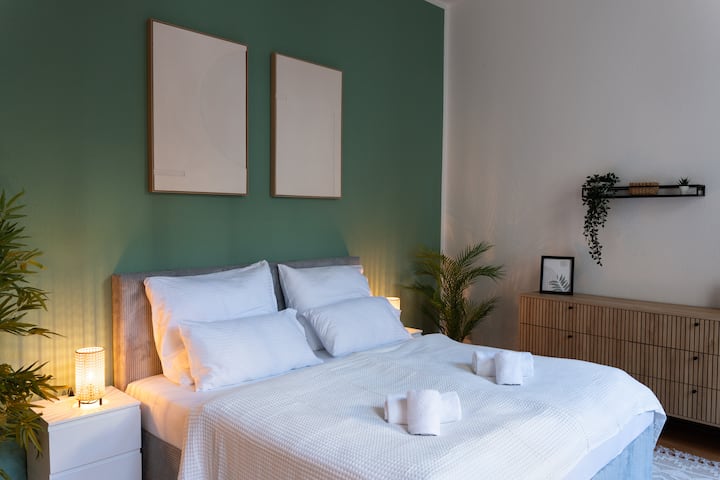 Visokokvalitetna udobnost za spavanje u centru – tiho, udobno i dizajnirano za kvalitetu.