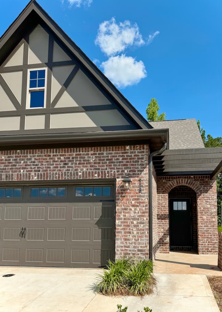 Luxury 3br Townhome In Auburn University Club - Auburn, AL