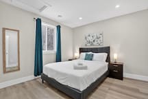 Cozy Renovated 3BR | 4 Beds + Loft | Walk DT