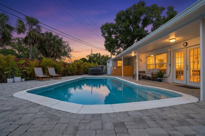 Forever Lane Retreat - Sarasota, FL