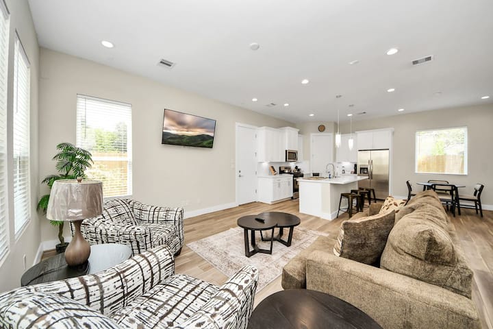 New Build Adorable 3br/2.5ba World Cup Ready Home! - Houston, TX