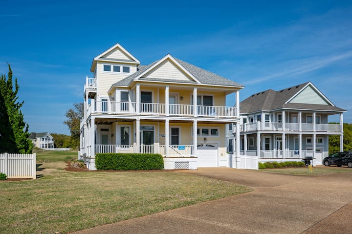 Seas The Day: Dog Friendly, Private Pool - Corolla, NC
