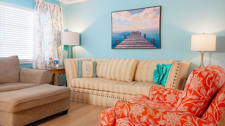 Heated Pool / A Tiki Bar / Near The Beach /Pet Fr. - Fort Myers, FL