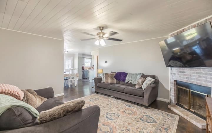 Little Lone Star Lodge -Near Dyess! Quiet Area - Abilene, TX