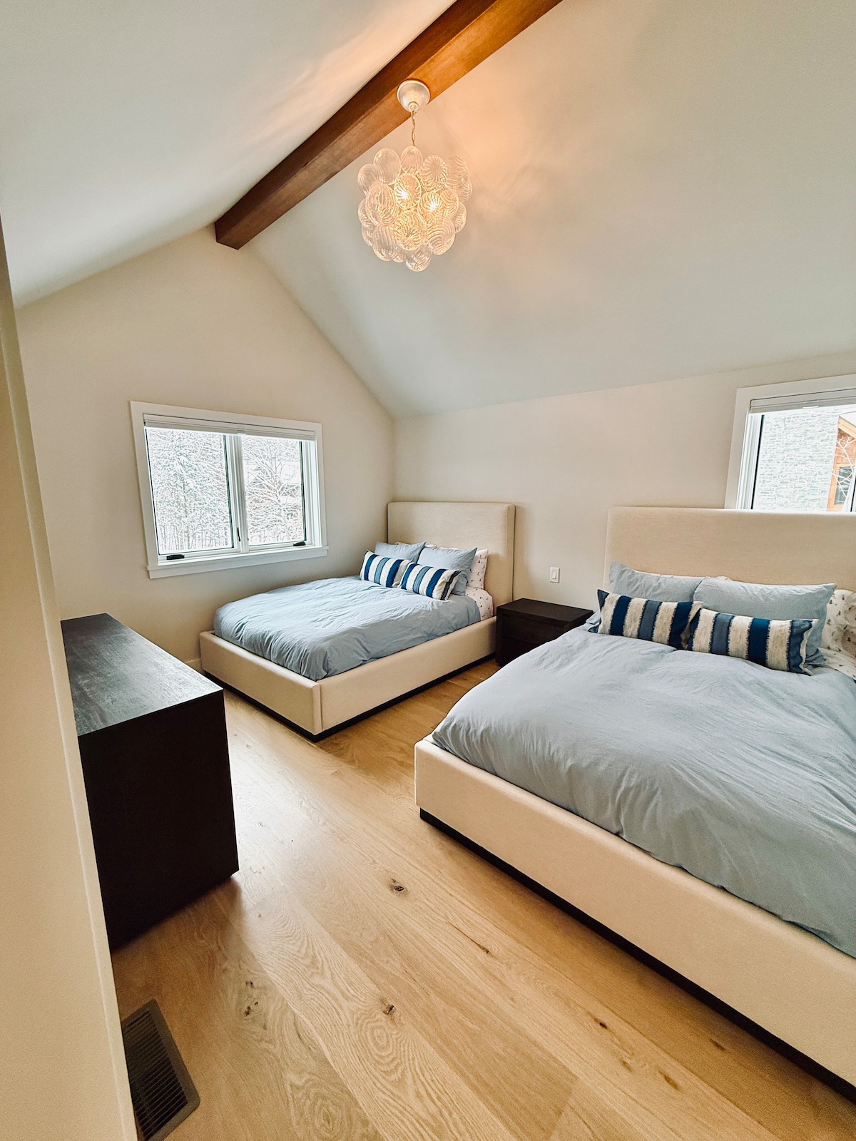 საძინებელი 4