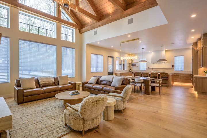 Loon Mountain Luxury Home | Hot Tub + Sauna - New Hampshire