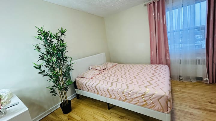 Sunny Private Room - Halifax, NS, Canada