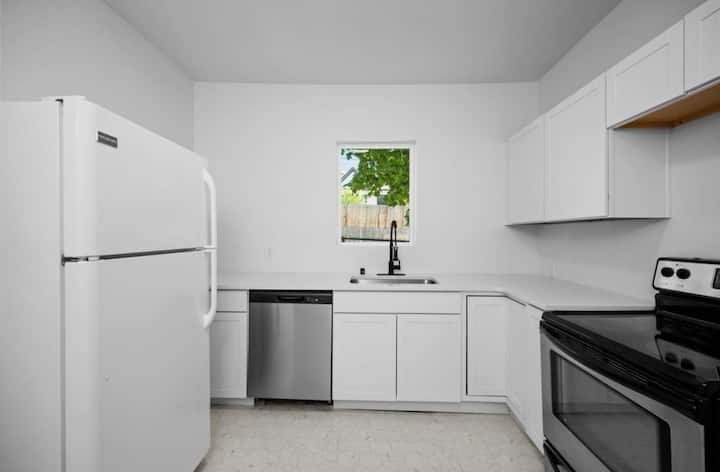 Fully Remodeled Modern Home Near Downtown: House 4 - Spokane, WA