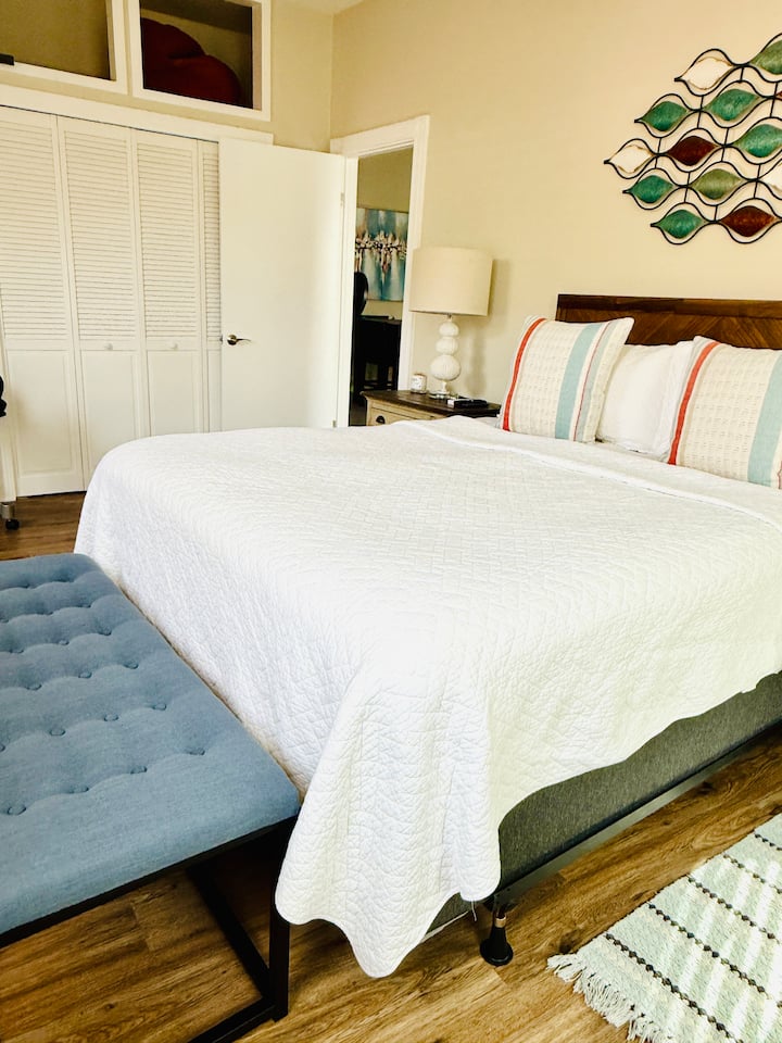 #1 Walk To Shopping! Upgraded 1 Bd/1ba - Charlotte Amalie