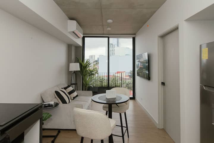 Allan’s Great Space At Babylon - San José, Costa Rica