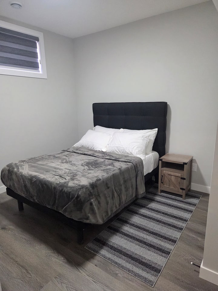 Guest Palace - Home In Calgary - Calgary