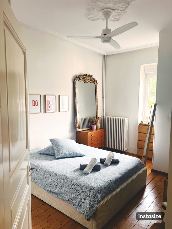 „Dospelá“ izba s rozlohou 19 m2.
Dvojlôžko 200 x 160 cm
Osuška
Ventilátor na chladenie v lete!