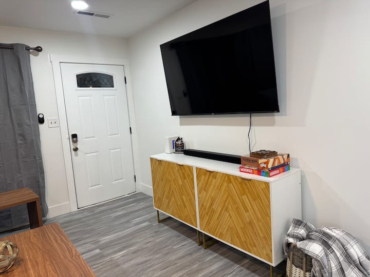 Recently Updated, King Bed, Near U Of A & Downtown - Springdale, AR