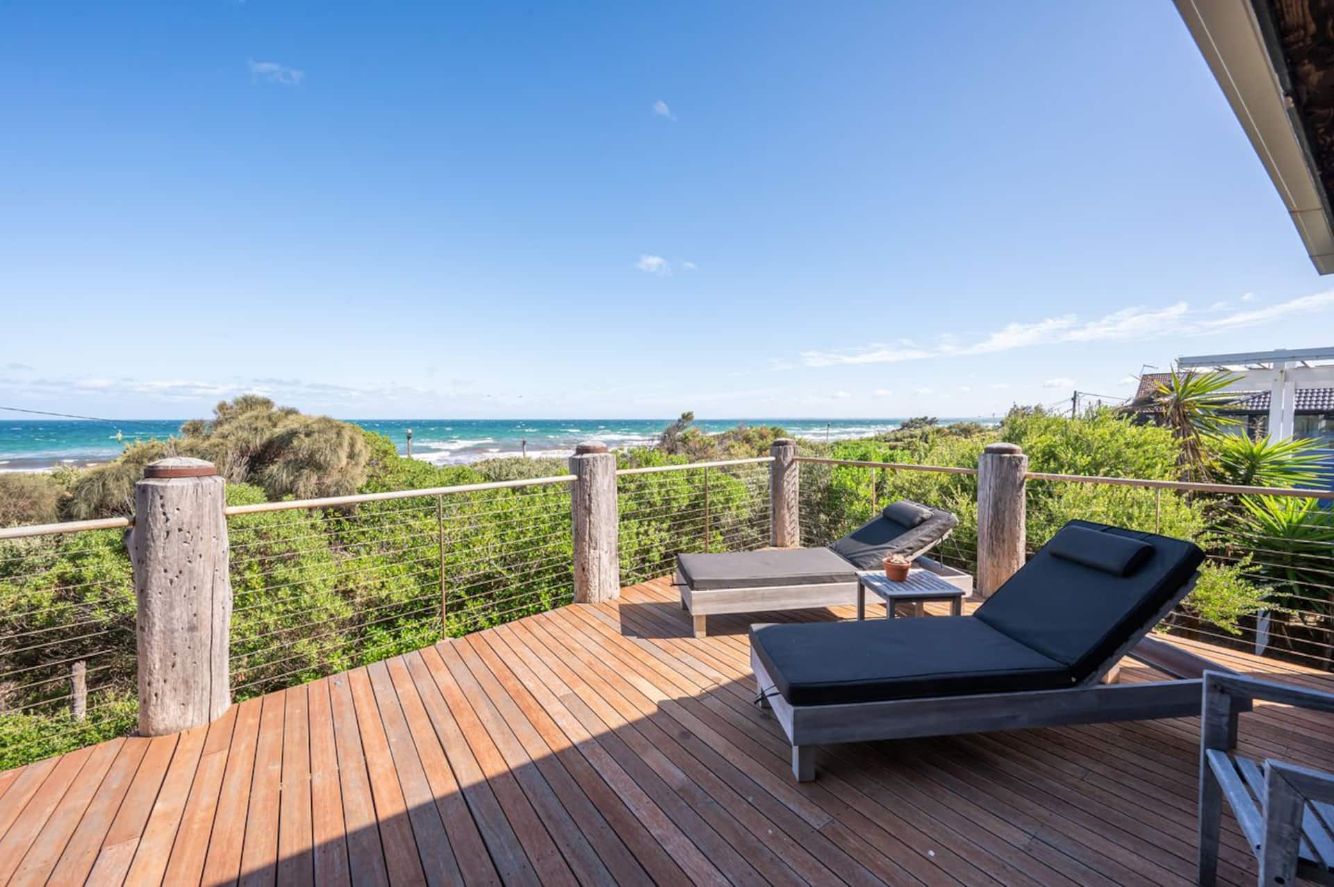 Anchor Beachfront Retreat - Moderne, Animaux admis, Sur la plage, Vues sur l'eau, Cheminée, WiFi