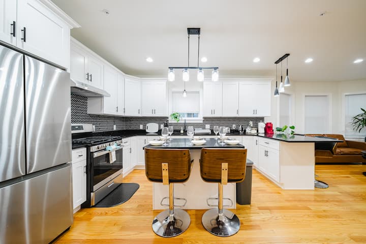 Free Parking, Group Stay 3br 2ba Near Clark & Wpi - Worcester, MA