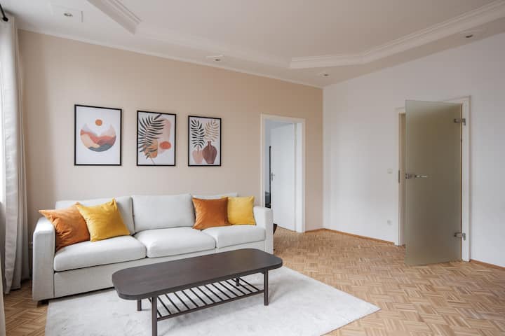 City 2br Apt | Workspace & Kitchen | Messe Dus - Duisburg