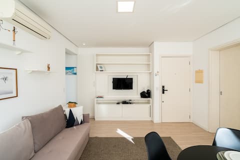 Popular Airbnb listing: Apartment in Moinhos de Vento, 1 bedroom, overlooking Parcão in Rio Branco