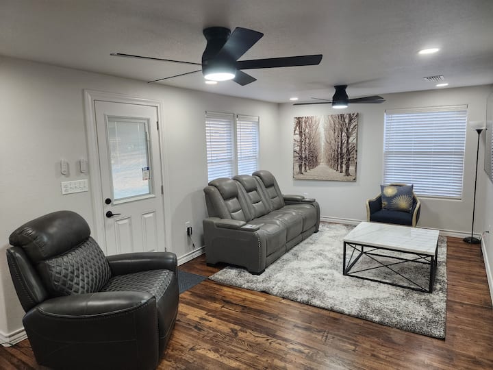 Passing Through? Modern Interior. Private/peaceful - Breckenridge, TX