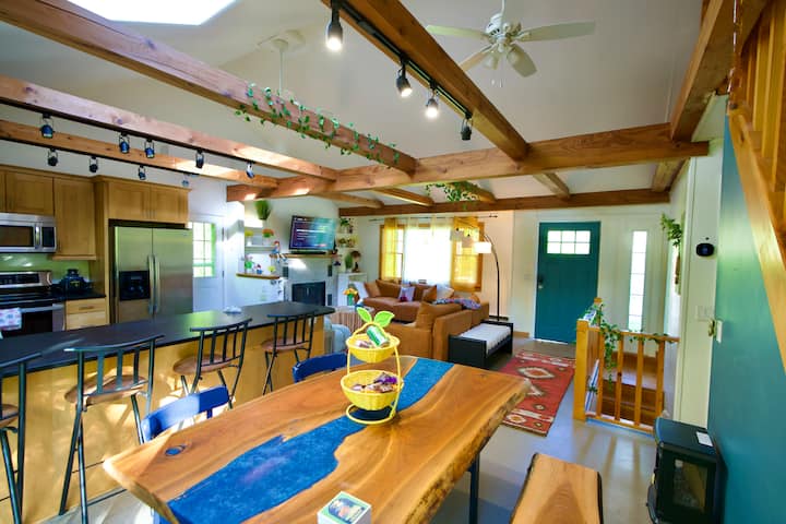 Brook Haus - Minutes To Ski! Riverside! Hot Tub! - Stowe, VT
