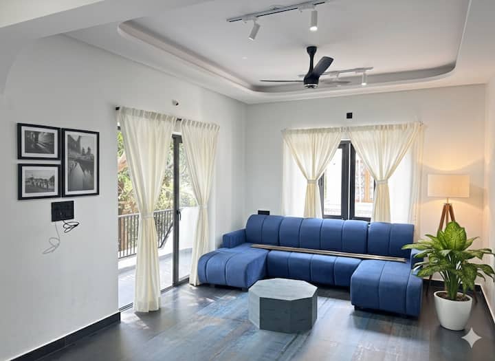Living room image 3