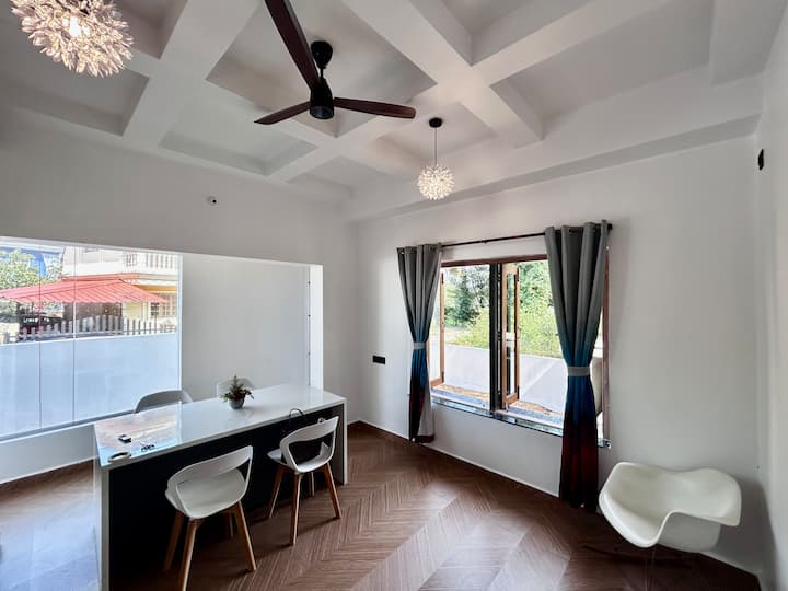 Dining area image 2