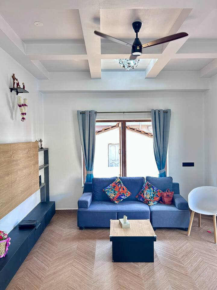 Living room image 6