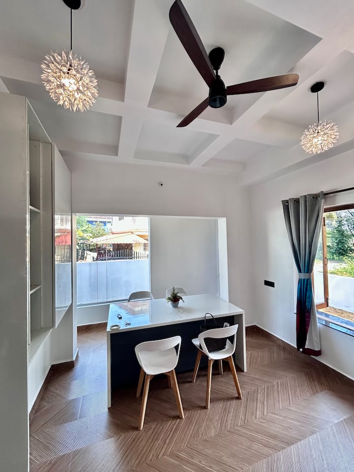 Dining area image 1