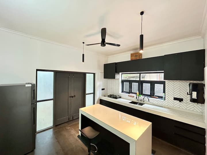 Full kitchen image 1