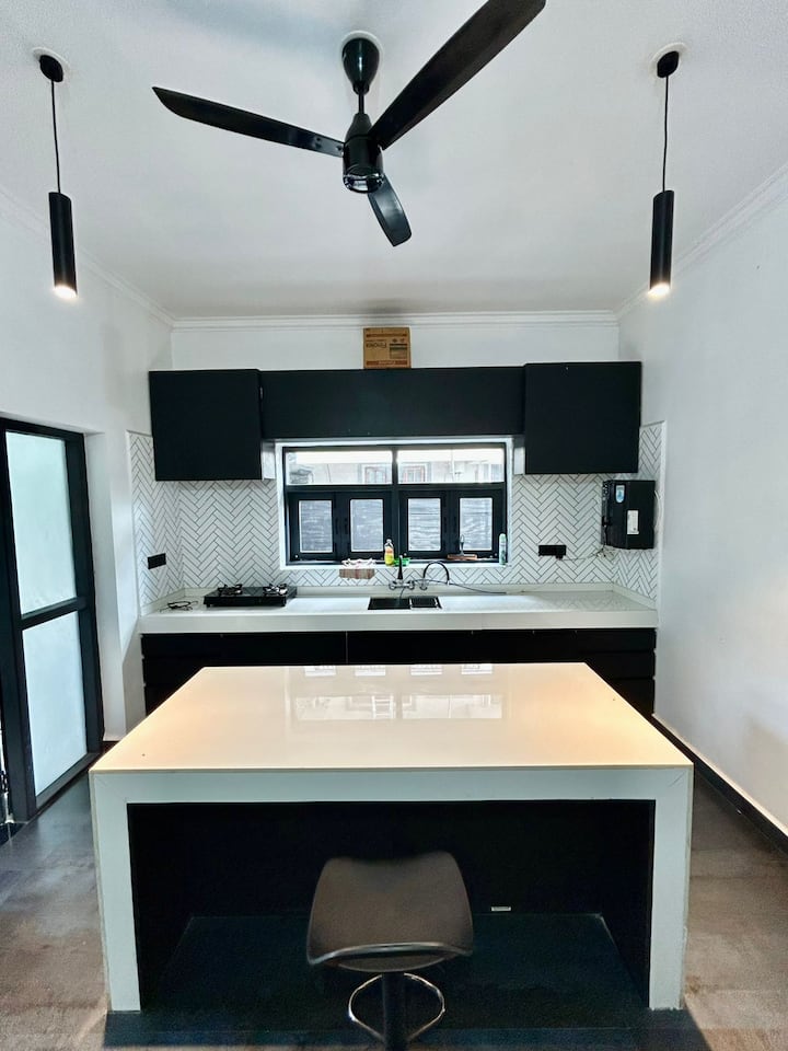 Full kitchen image 2