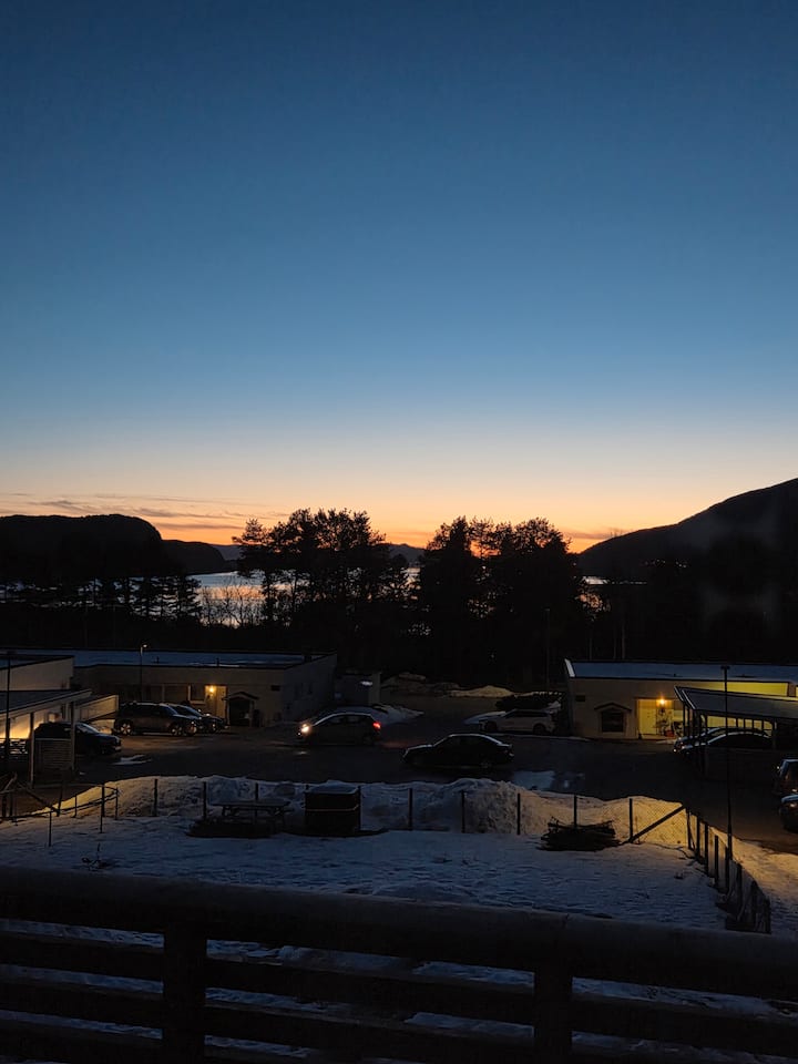 Stor Og Fin Rekkehusleilighet I Tennfjord - Brattvåg