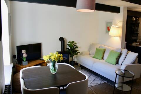 Top performing Airbnb: The Cottage @Inglenook Farm in Huddersfield