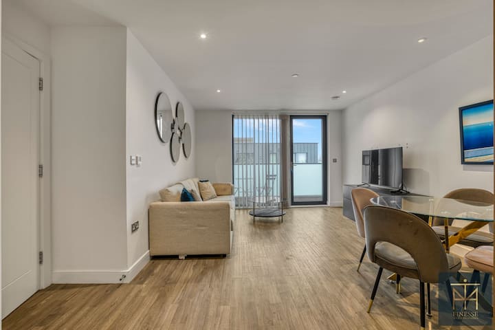 Modern 2bd Retreat | Chiswick | Balcony - Brentford
