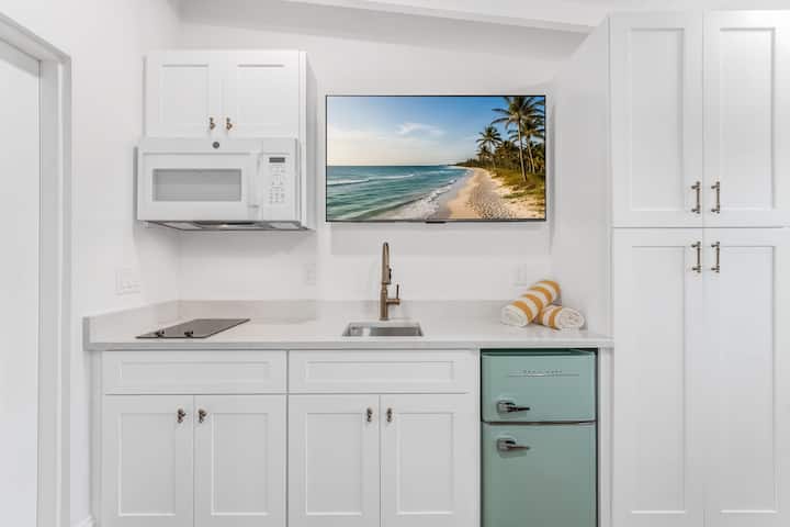 Anchor Inn & Cottages (King Pondview) - Sanibel Island, FL