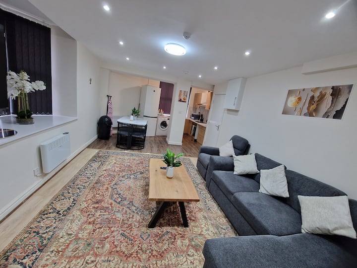 3 Bed, 3 Bath Apartment In Manchester With Parking - Salford