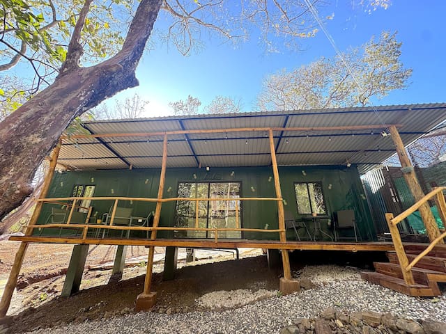 Maison conteneur vue rivière + Réveil avec singes