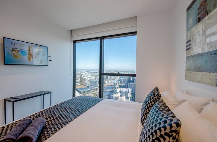 Prima Tower level 52 overlooking River Casino gallery image 4