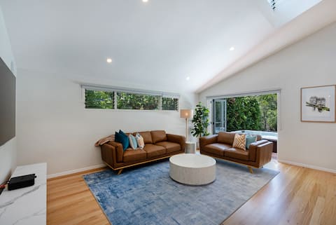 Successful Airbnb property: Serena | 3pm check out | Spa | Wood fire in Vincentia