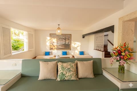 Top Airbnb: Oceanfront Villa with Private Pool in Castillogrande