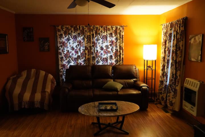 Warm & Charming Home In Asheboro - Cozy Stay - Asheboro, NC