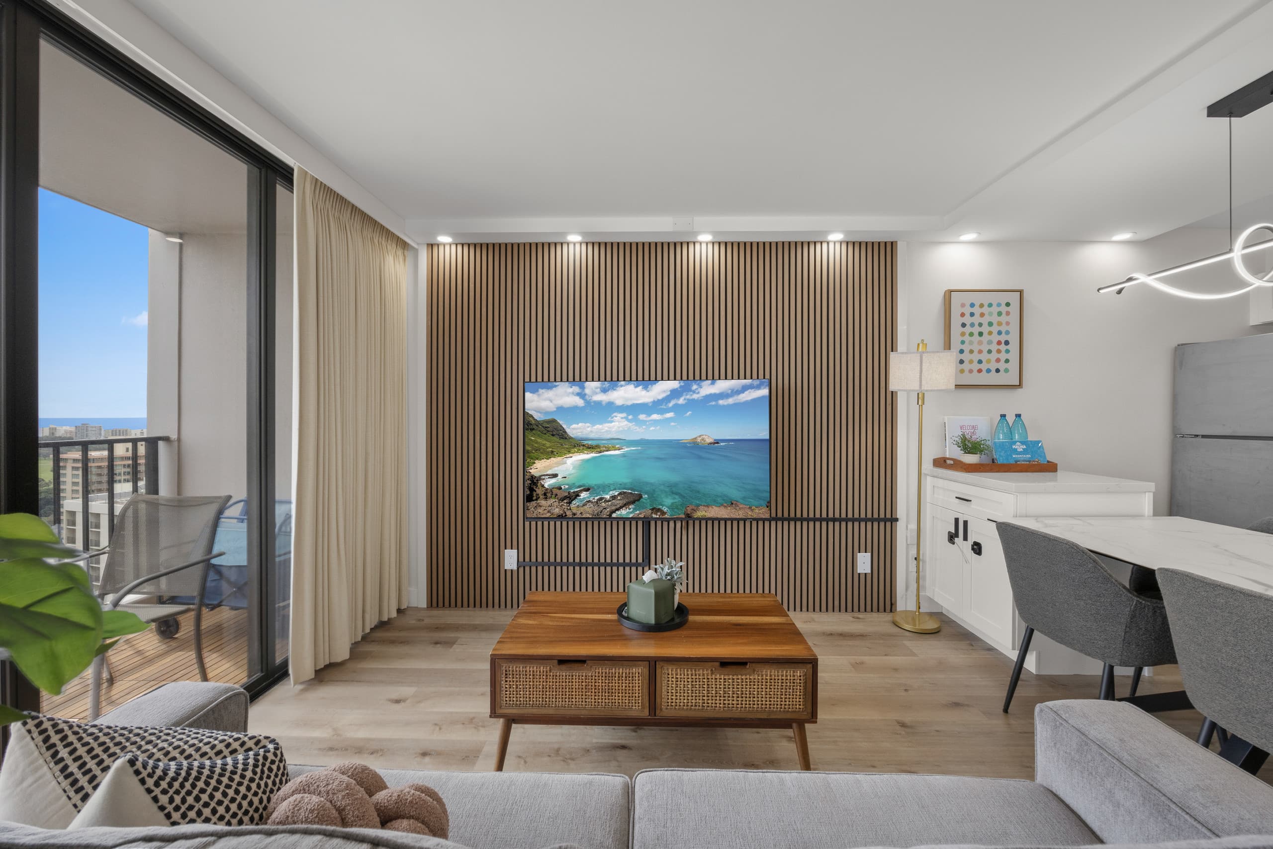 *Beautiful Modern 1BR! Close to Beach! - Image 3