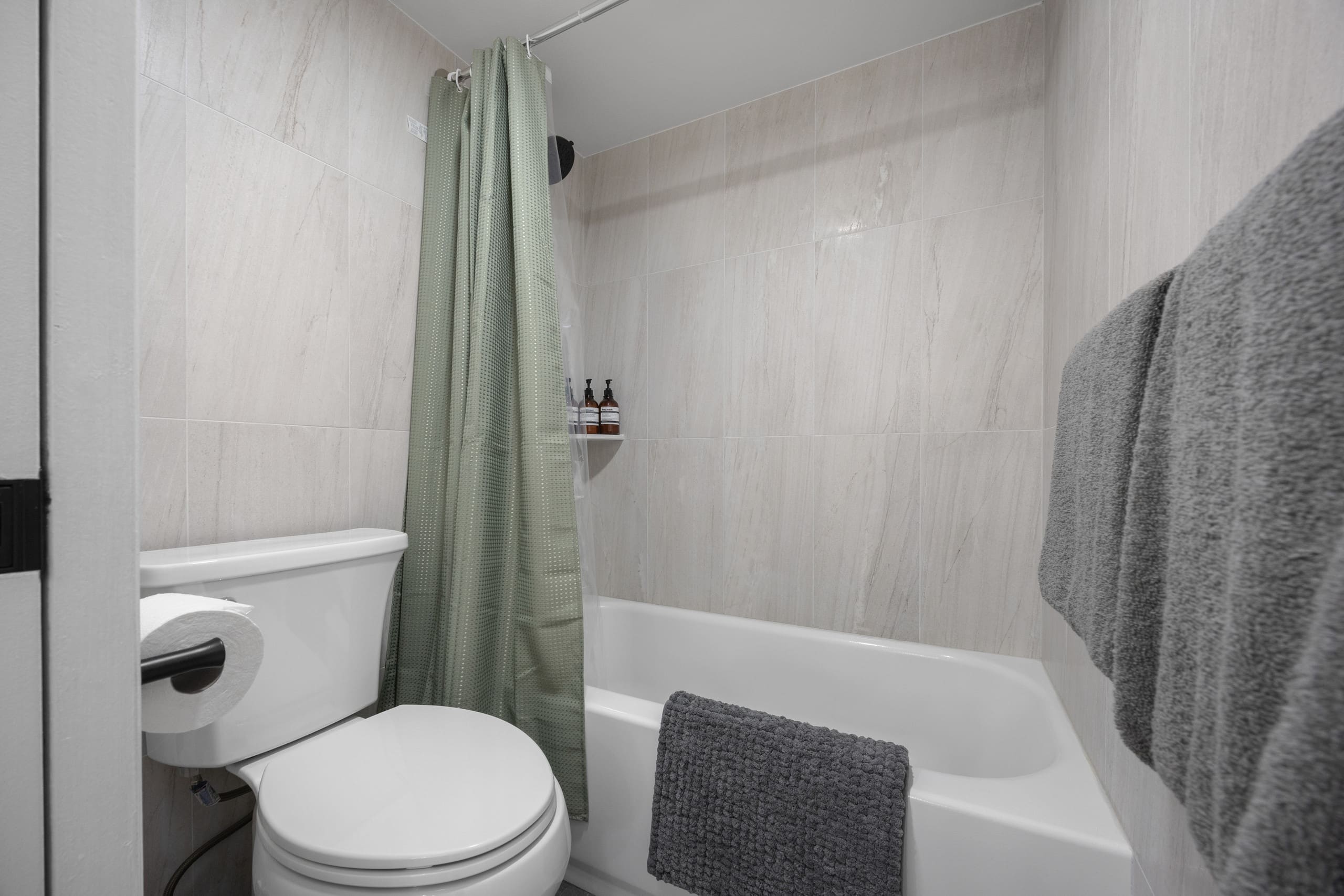 *Beautiful Modern 1BR! Close to Beach! - Image 37