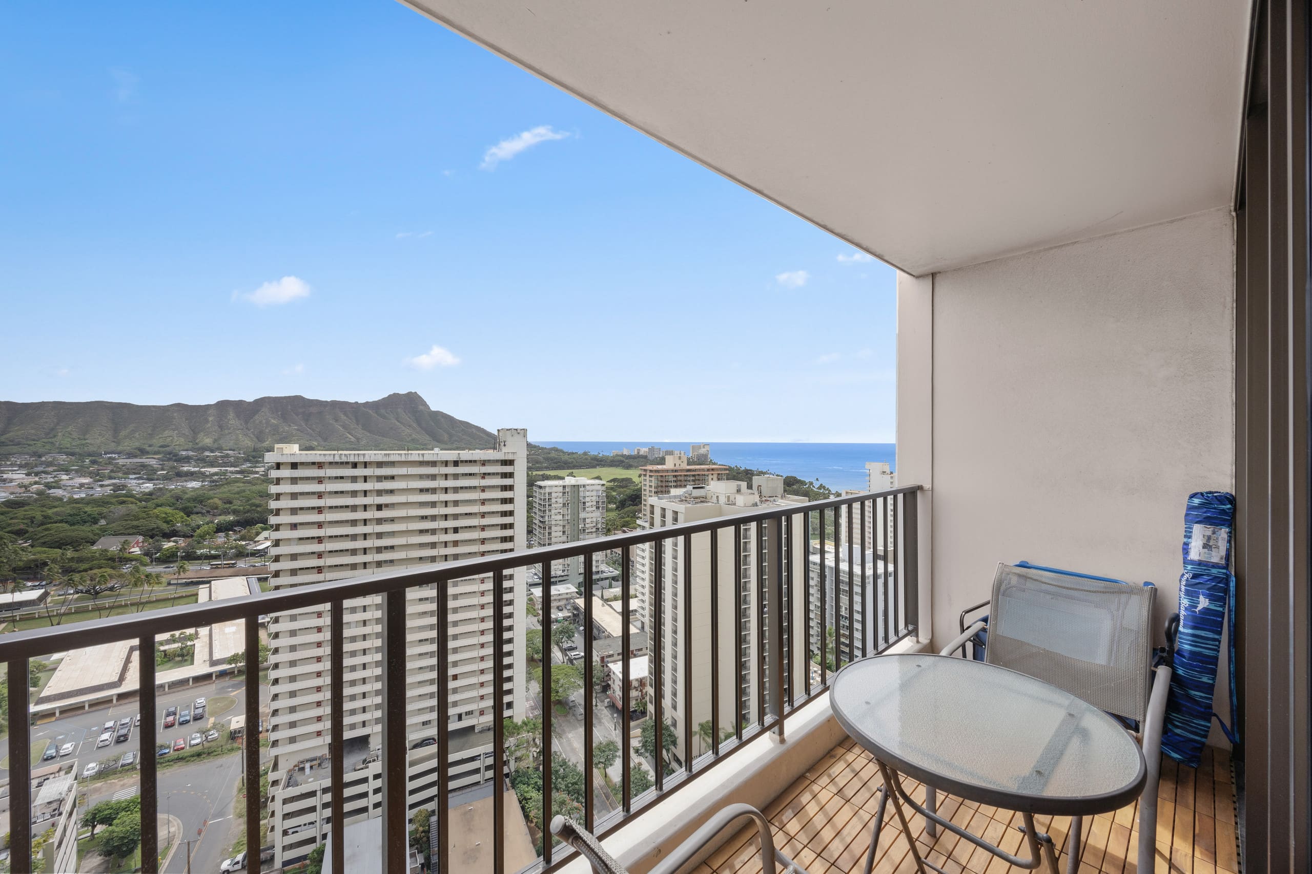*Beautiful Modern 1BR! Close to Beach! - Image 42