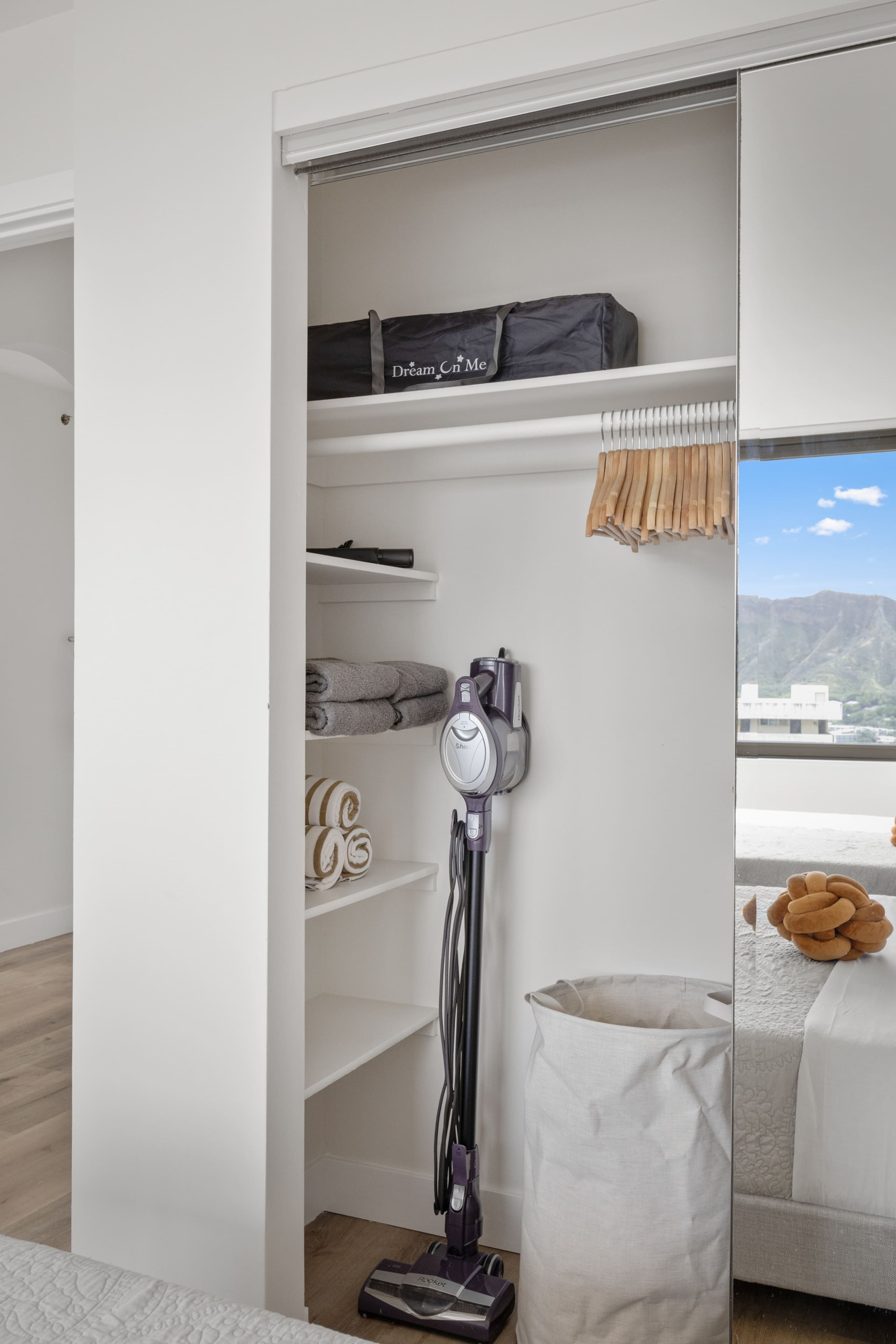 *Beautiful Modern 1BR! Close to Beach! - Image 32