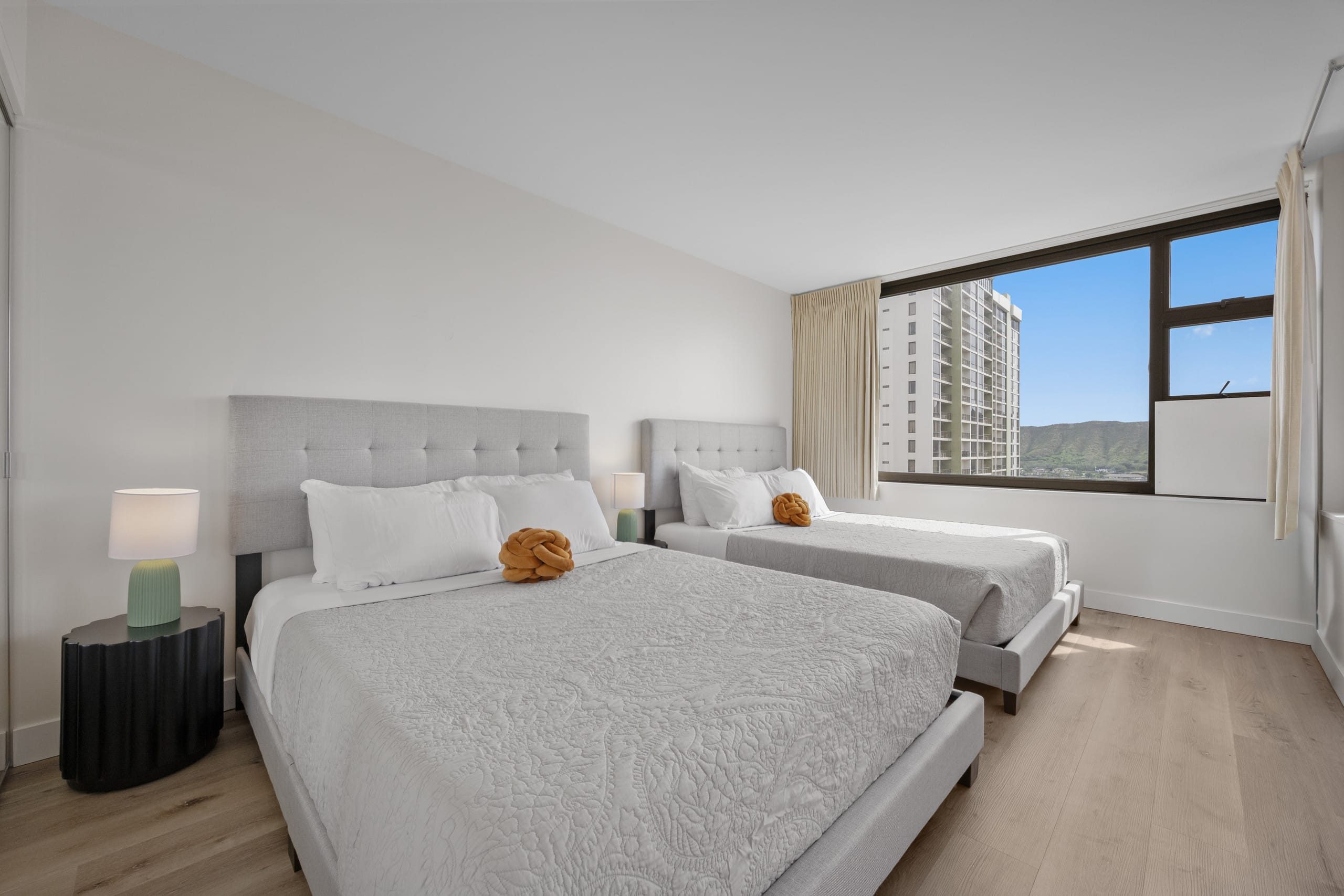 *Beautiful Modern 1BR! Close to Beach! - Image 1