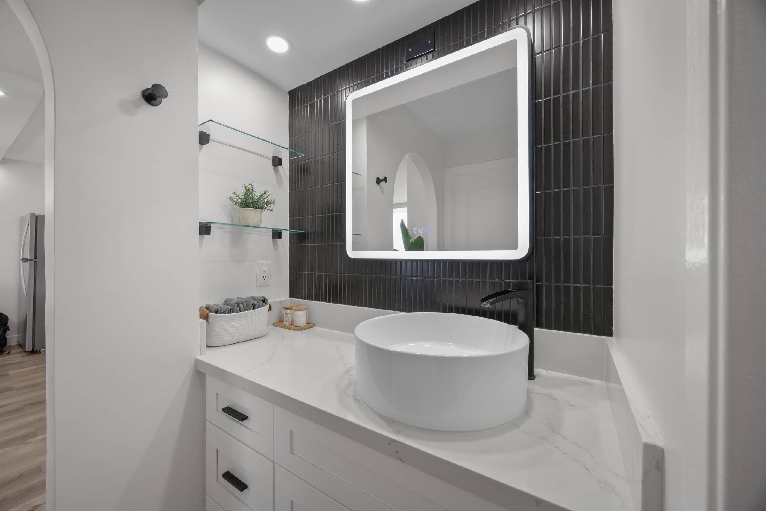 *Beautiful Modern 1BR! Close to Beach! - Image 35